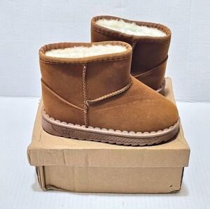 Tan Fuzzy Snow Boots Kids Unisex 30 Brown Warm Lined Winter Pull-On Cozy